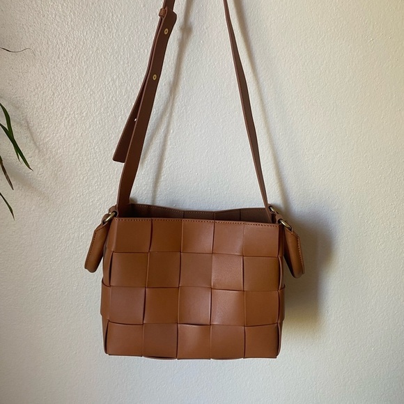 J.Mclaughlin Women’s Garance Woven Leather Handbag Crossbody Bag Tan Resortwear - Picture 2 of 14